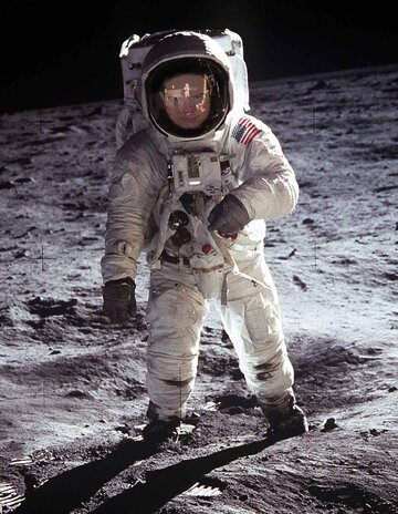 not_aldrin_on_the_moon.jpg