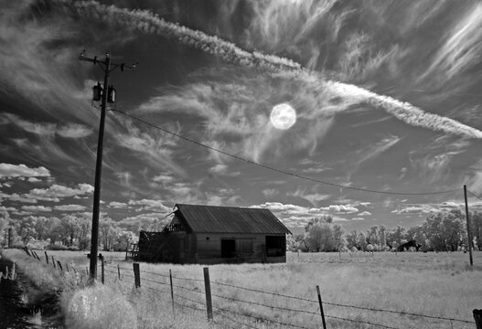 web Faux UFO Over Walla Walla Small Barn.jpg