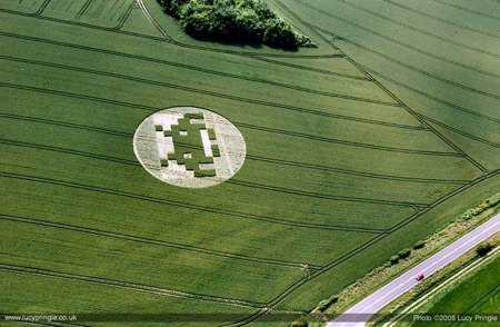 space-invader-crop-circle.jpg