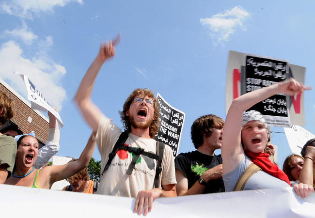 20080901_protesters_shouting_33.jpg